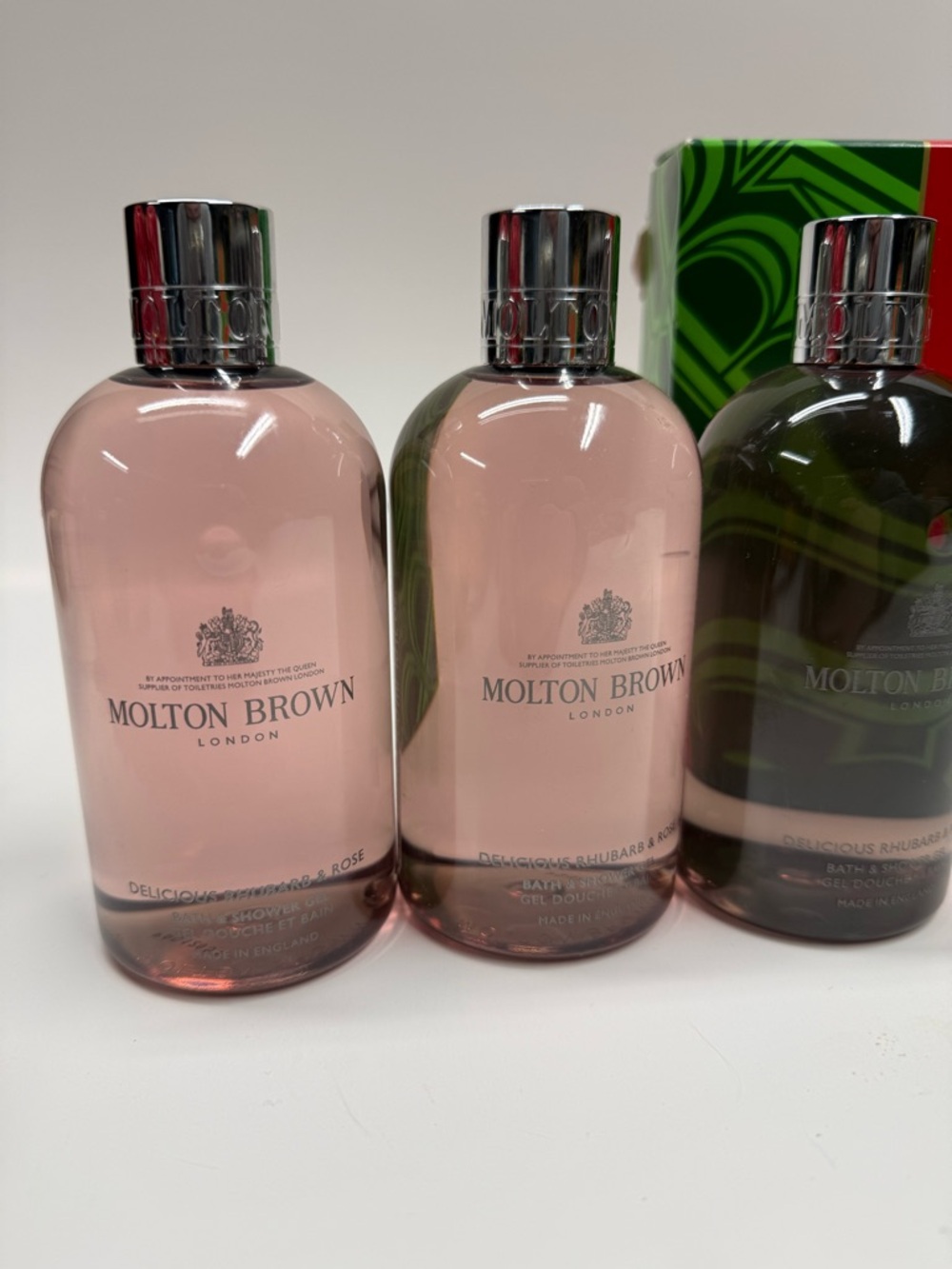 molton brown delicious rhubarb and rose shower gel - Picture 2 of 4